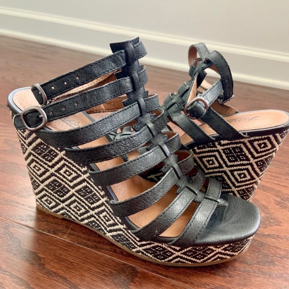 Lucky Brand Size 8 Wedges